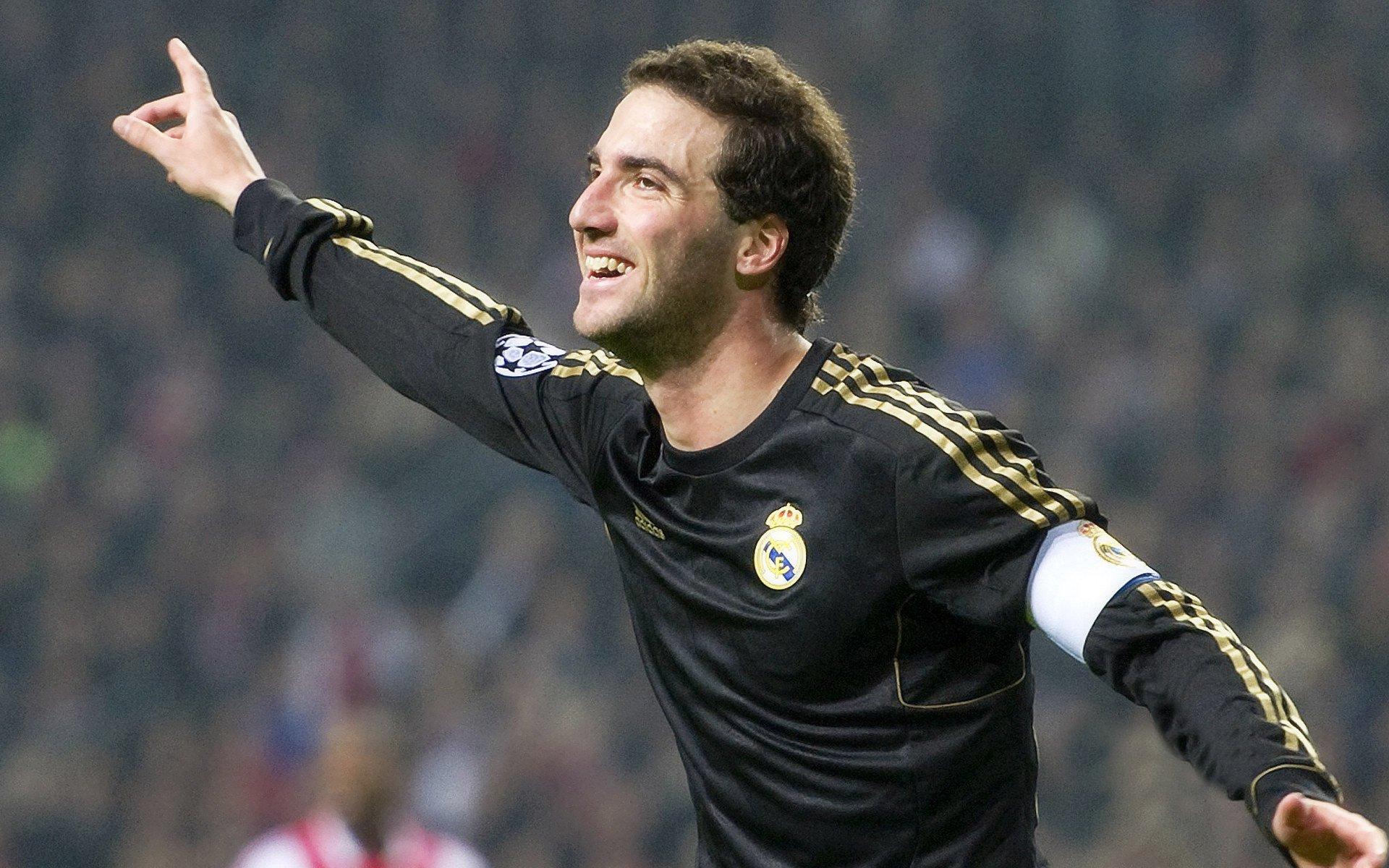 库里持续低迷究竟为何？双手接连受伤还改投篮包？